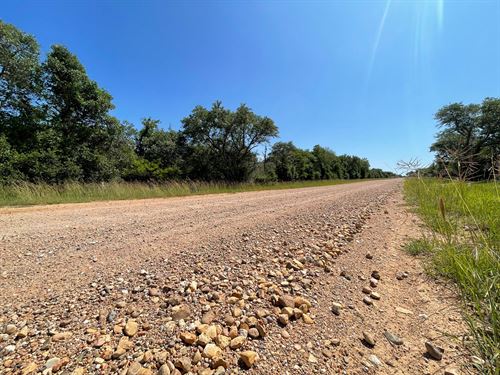 2.17Ac Unrestricted Corner Lot : Hallettsville : Lavaca County : Texas