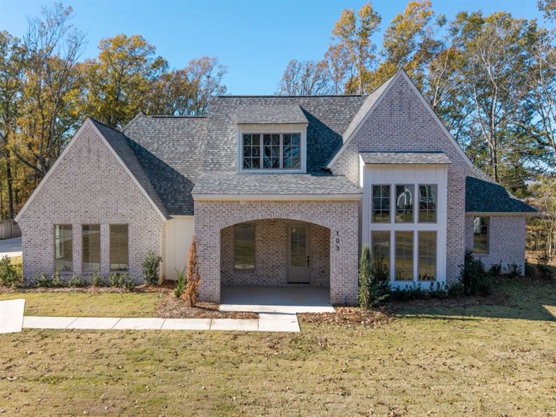 Home on 1.18 Acre Lot in Madison Co : Madison : Madison County : Mississippi