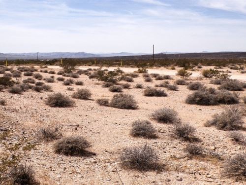 A Custom Build, A Weekend Retreat : Yucca : Mohave County : Arizona