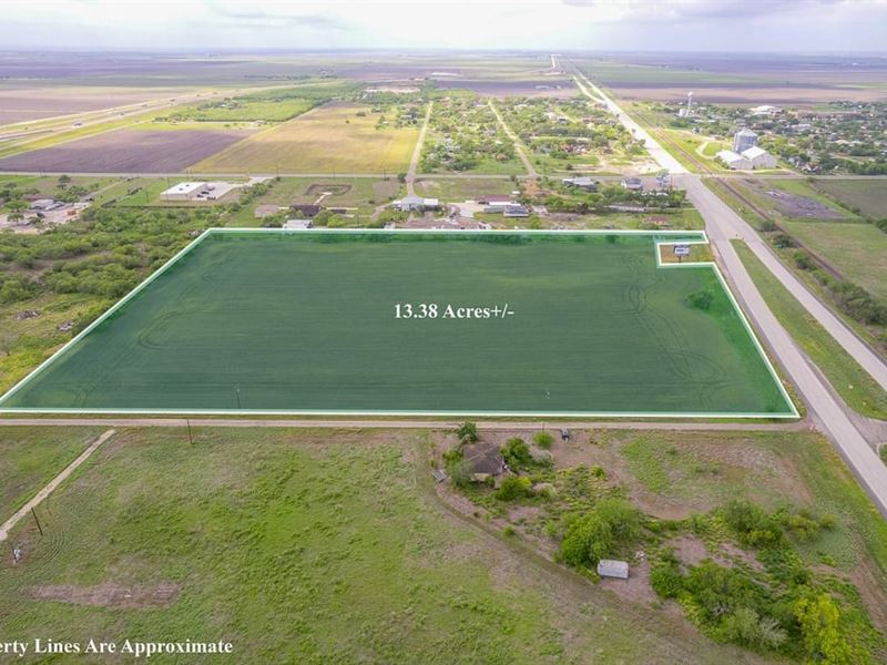 13 Acres, US Highway 77 : Driscoll : Nueces County : Texas