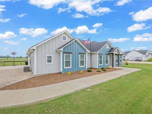 Peaceful Living in Desired Iola, TX : Iola : Grimes County : Texas