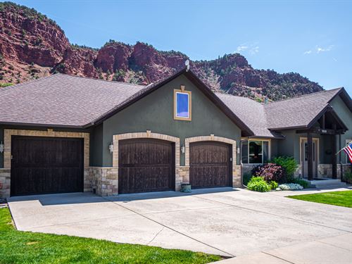 Roaring Fork Riverfront Home : Glenwood Springs : Garfield County : Colorado