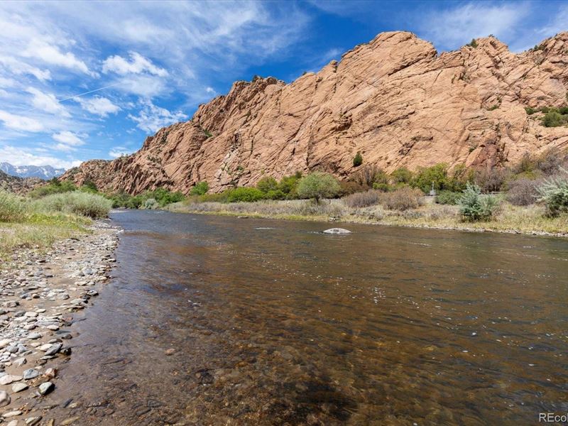Nearly 700 Feet of River Frontage : Cotopaxi : Chaffee County : Colorado