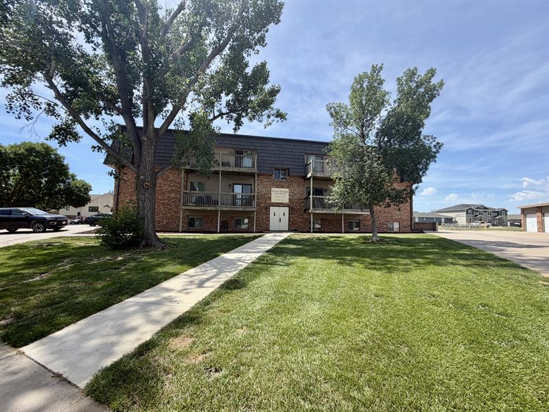 Royal Horizon Condo, Unit 12 : Hays : Ellis County : Kansas