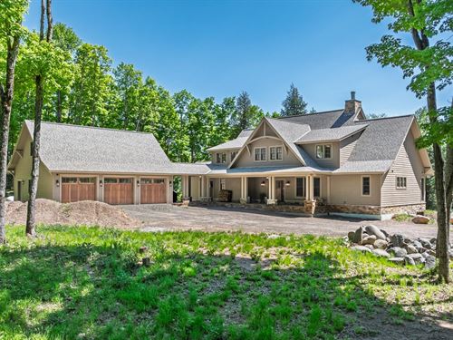 Big Lake Luxury : Watersmeet : Gogebic County : Michigan